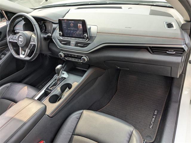 Photo of 2022 Glacier White Nissan Altima