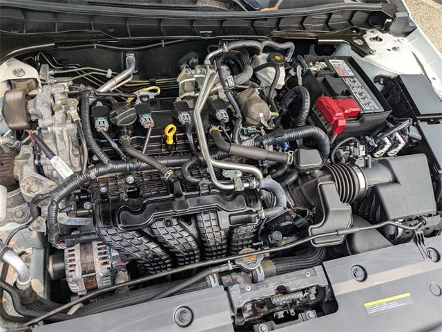 Photo of 2022 Glacier White Nissan Altima