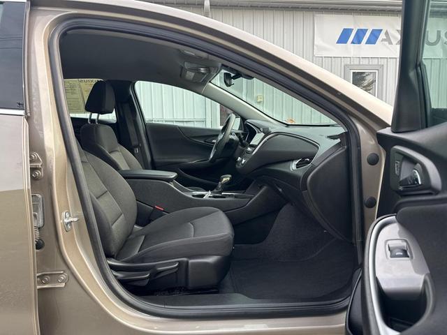 Photo of 2024 Mineral Gray Metallic Chevrolet Malibu