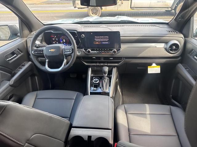 Photo of 2025 Snowdrift Metallic Chevrolet Colorado