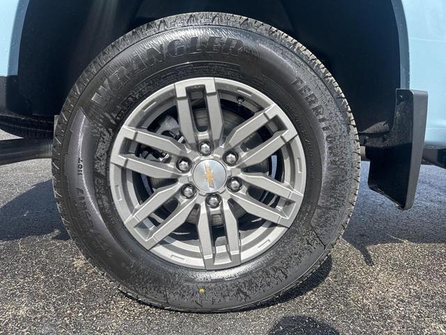 Photo of 2025 Snowdrift Metallic Chevrolet Colorado