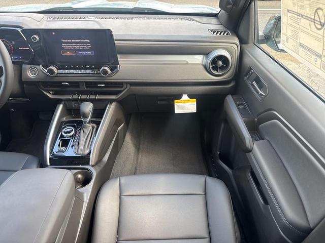Photo of 2025 Snowdrift Metallic Chevrolet Colorado