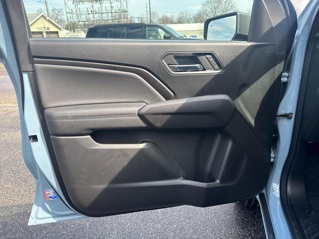 Photo of 2025 Snowdrift Metallic Chevrolet Colorado