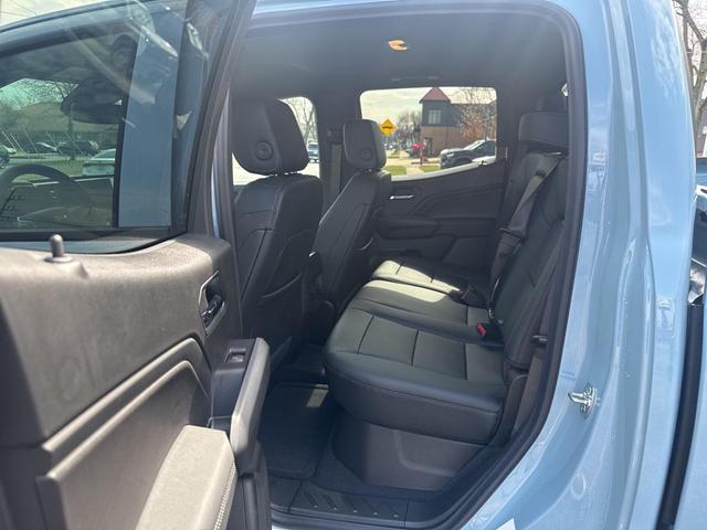 Photo of 2025 Snowdrift Metallic Chevrolet Colorado