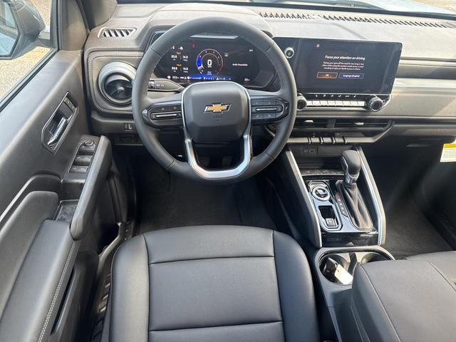Photo of 2025 Snowdrift Metallic Chevrolet Colorado