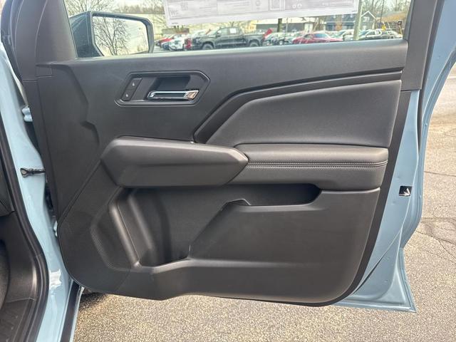 Photo of 2025 Snowdrift Metallic Chevrolet Colorado