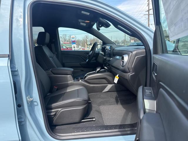 Photo of 2025 Snowdrift Metallic Chevrolet Colorado