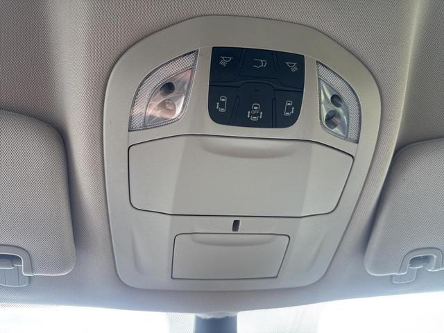 Photo of 2023 Brilliant Black Crystal Pearlcoat Chrysler Pacifica