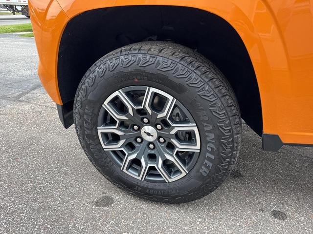 Photo of 2025 Sunrise Orange Chevrolet Colorado