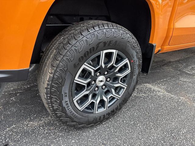 Photo of 2025 Sunrise Orange Chevrolet Colorado