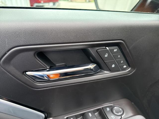 Photo of 2025 Sunrise Orange Chevrolet Colorado