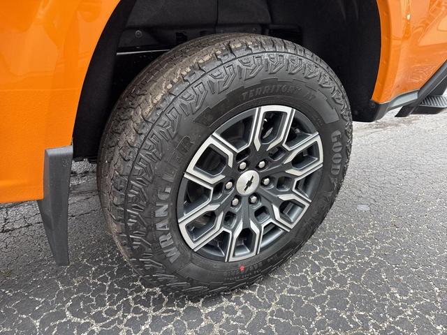 Photo of 2025 Sunrise Orange Chevrolet Colorado