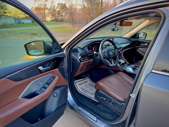 Photo of 2022 Gray Acura MDX