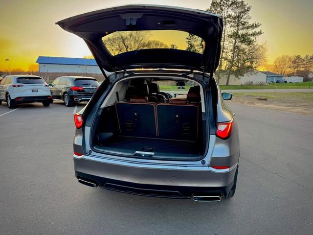 Photo of 2022 Gray Acura MDX
