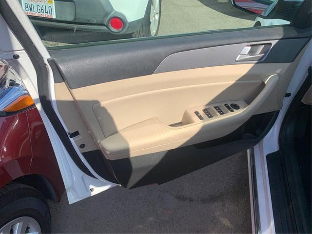 Photo of 2017 Hyper White Hyundai SONATA Hybrid