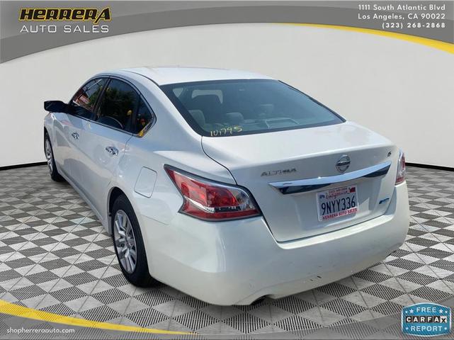 Photo of 2014 Pearl White Nissan Altima