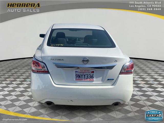Photo of 2014 Pearl White Nissan Altima