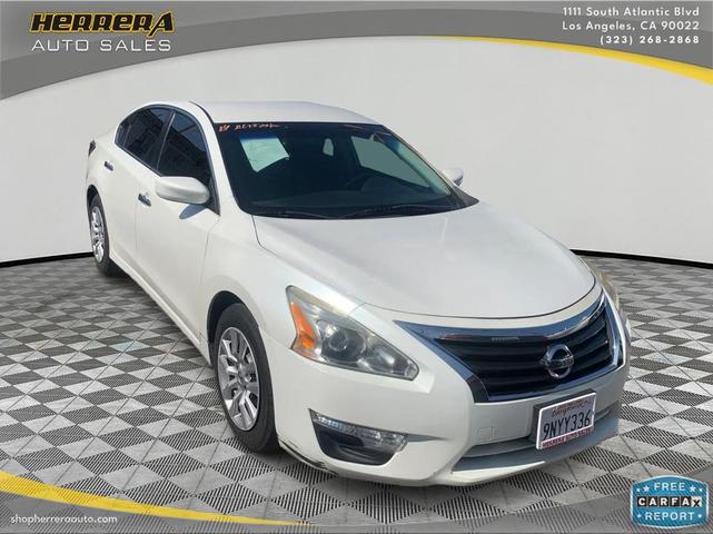 Photo of 2014 Pearl White Nissan Altima