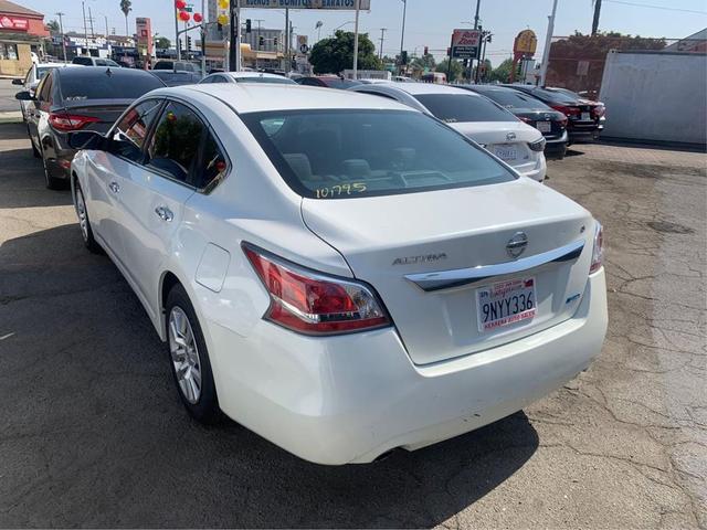 Photo of 2014 Pearl White Nissan Altima