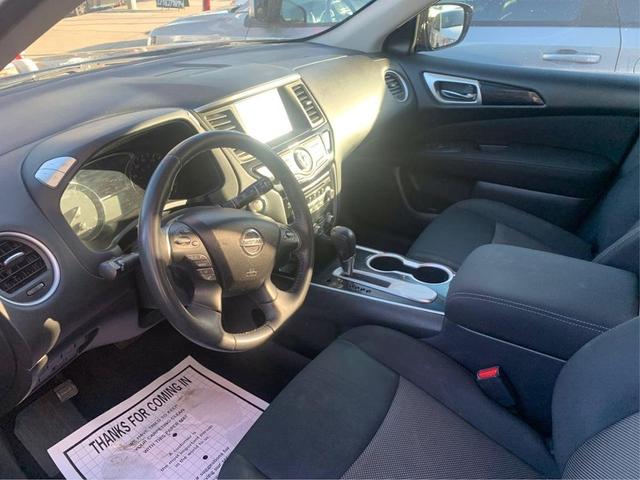 Photo of 2017 Caspian Blue Nissan Pathfinder