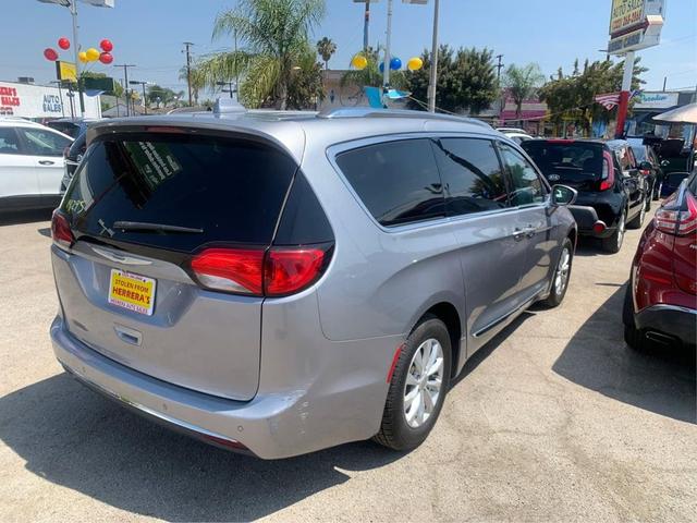 Photo of 2019 Billet Silver Metallic Clearcoat Chrysler Pacifica