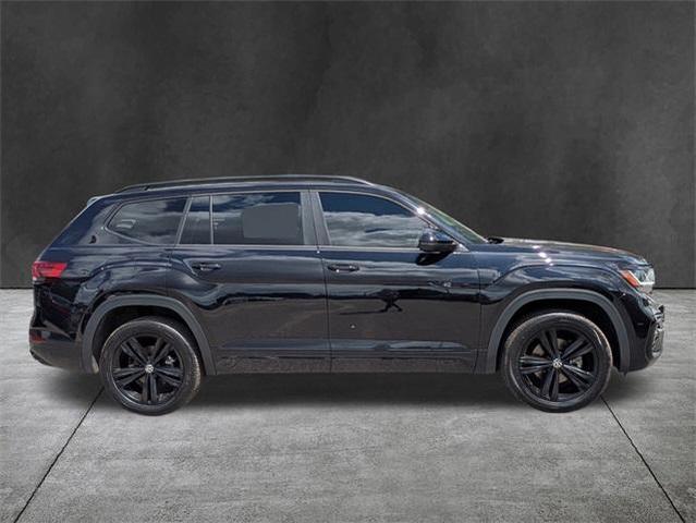 Photo of 2023 Deep Black Pearl Effect Volkswagen Atlas
