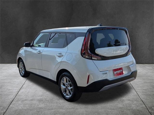 Photo of 2023 Snow White Pearl Kia Soul