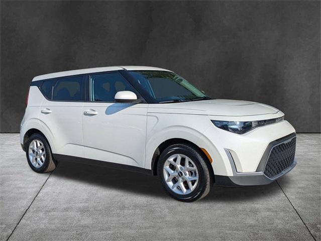 Photo of 2023 Snow White Pearl Kia Soul