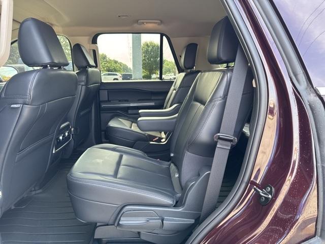 Photo of 2024 Jewel Red Metallic Ford Expedition
