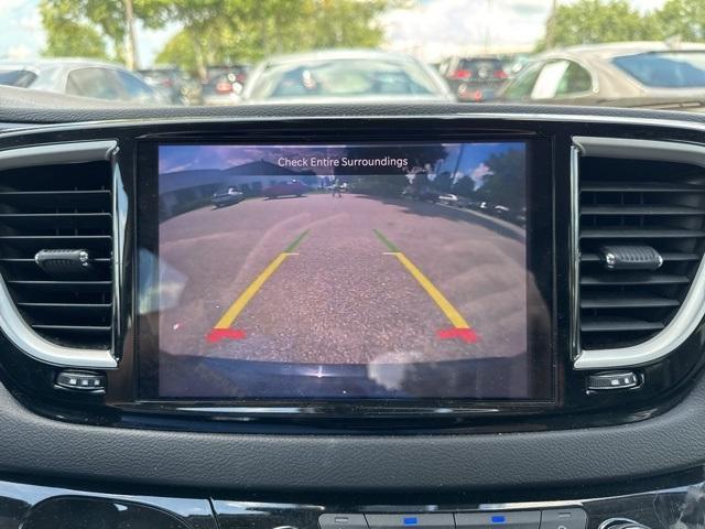 Photo of 2022 Brilliant Black Crystal Pearlcoat Chrysler Pacifica