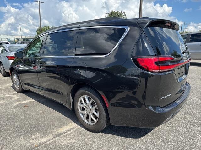Photo of 2022 Brilliant Black Crystal Pearlcoat Chrysler Pacifica
