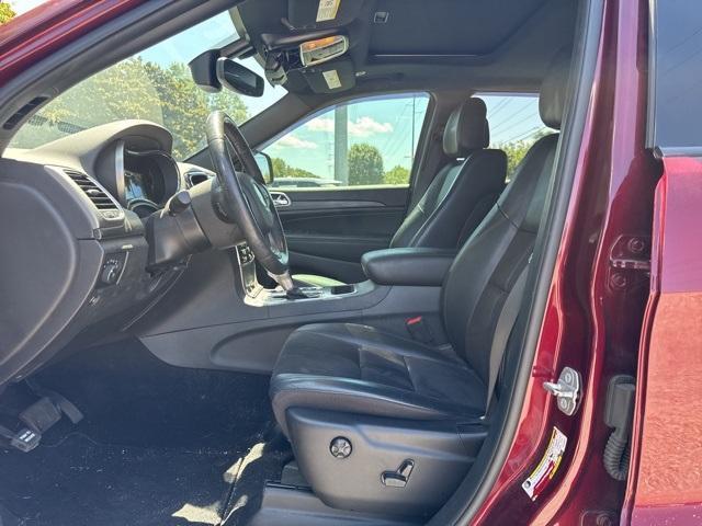 Photo of 2020 Velvet Red Pearlcoat Jeep Grand Cherokee