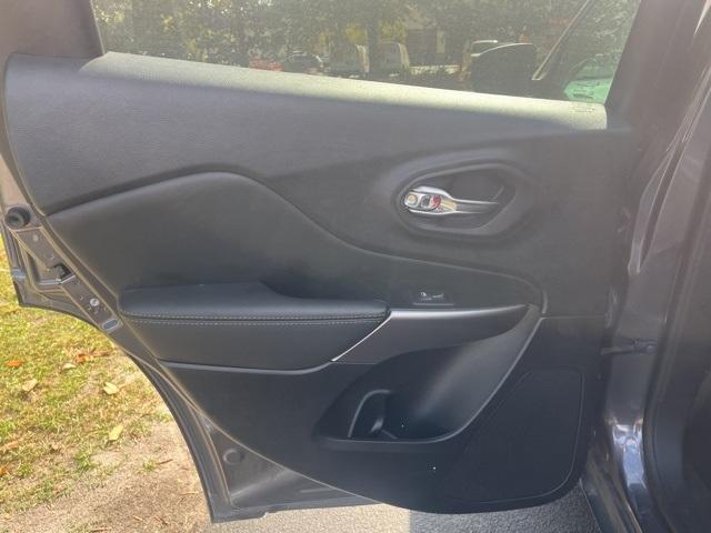 Photo of 2022 Granite Crystal Clearcoat Metallic Jeep Cherokee