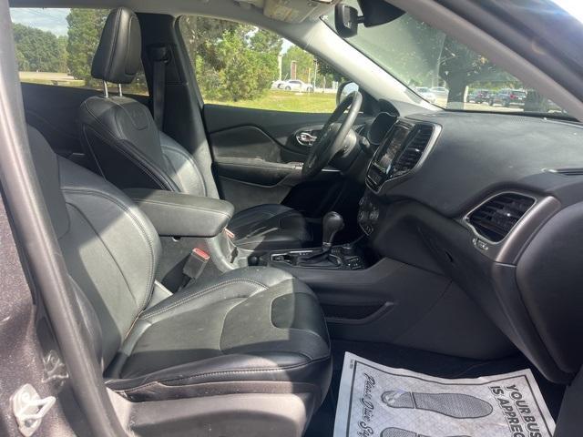 Photo of 2022 Granite Crystal Clearcoat Metallic Jeep Cherokee
