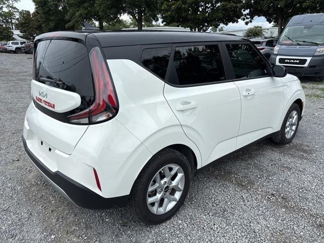 Photo of 2025 Clear White / Black Roof Kia Soul