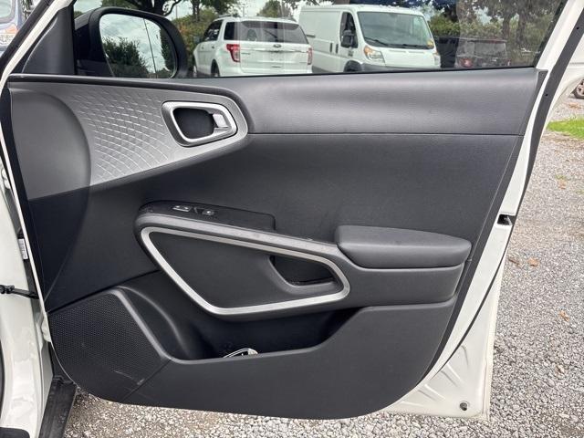 Photo of 2025 Clear White / Black Roof Kia Soul