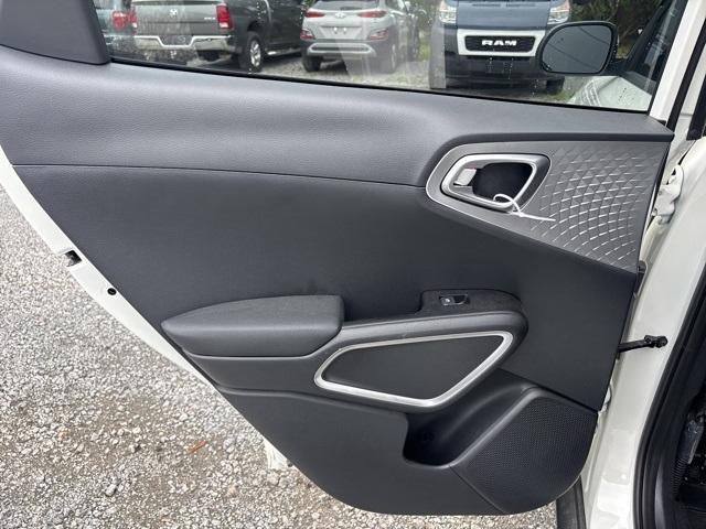 Photo of 2025 Clear White / Black Roof Kia Soul