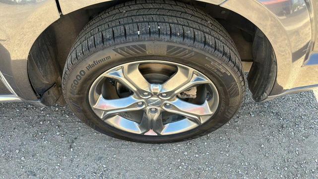Photo of 2016 Silver Dodge Journey