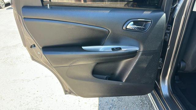 Photo of 2016 Silver Dodge Journey