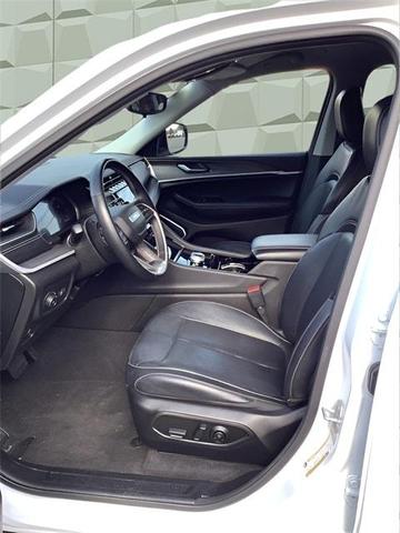 Photo of 2021 Bright White Clearcoat Jeep Grand Cherokee L