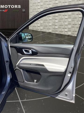 Photo of 2023 Billet Silver Metallic Clearcoat Jeep Compass