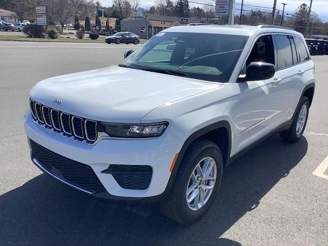 Photo of 2025 Bright White Jeep Grand Cherokee