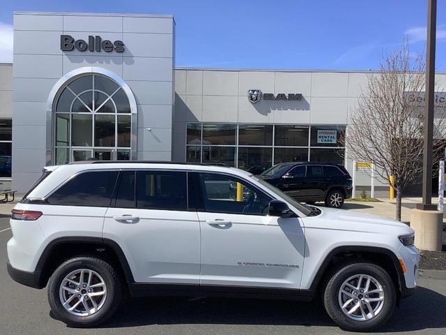 Photo of 2025 Bright White Jeep Grand Cherokee
