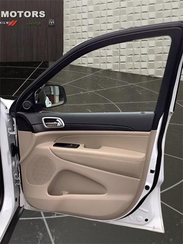 Photo of 2022 Bright White Clearcoat Jeep Grand Cherokee WK