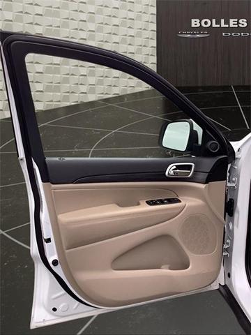 Photo of 2022 Bright White Clearcoat Jeep Grand Cherokee WK