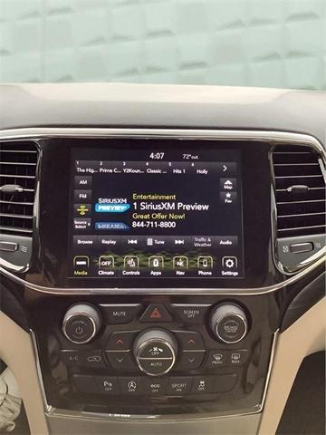 Photo of 2022 Bright White Clearcoat Jeep Grand Cherokee WK