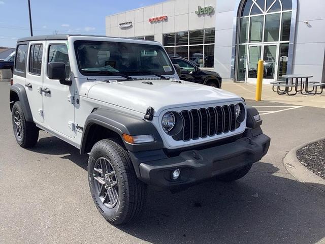 Photo of 2025 Bright White Jeep Wrangler