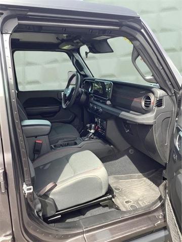 Photo of 2024 Granite Crystal Clearcoat Metallic Jeep Wrangler