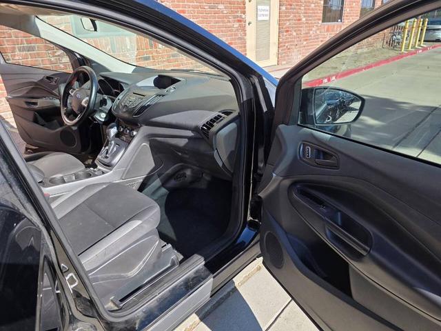 Photo of 2016 Shadow Black Ford Escape