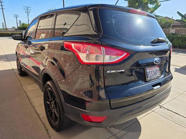 Photo of 2016 Shadow Black Ford Escape